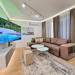 Luxury Apartment. 75 Inches Tv Apartment Warna